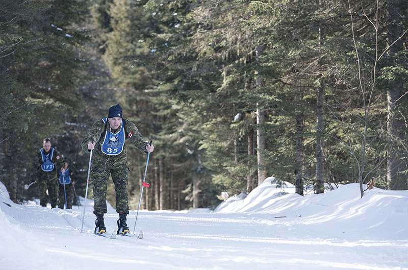 Des participants du 5e Groupe-brigade mcanis du Canada (5 GBMC)  la comptition Iceman 2018 (ski de fond)  la BFC Valcartier, le 28 fvrier 2018.