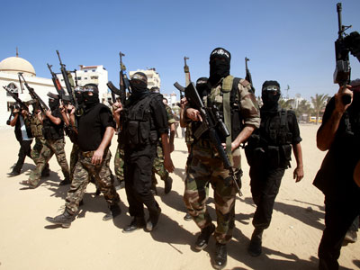 Masked Palestinian militants