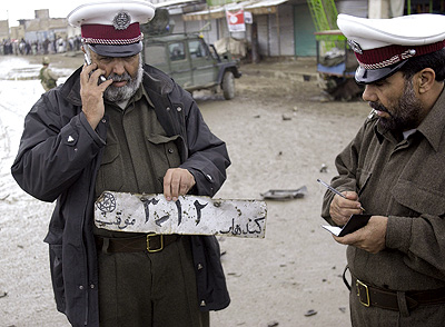 Des agents de police afghans