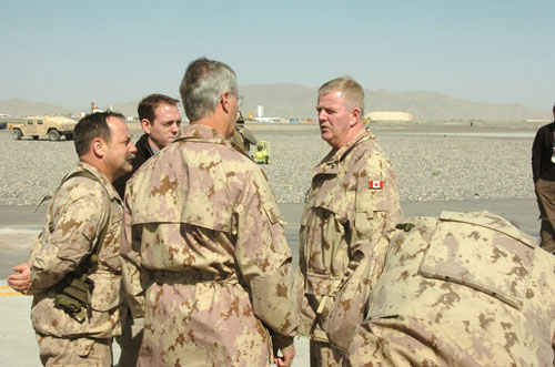 Visite en Afghanistan du CEMD, le général Rick Hillier