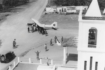 A Dornier Do-27 of the Portugese Air Force (FAP) at the airport in Nambuangongo, Angola.