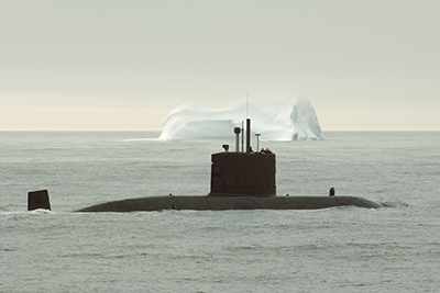 HMCS Corner Brook in relatively close proximity to an iceberg during Operation Nanook 2007.