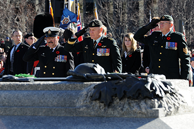 Canadian Forces Chief Warrant Officer, Petty Officer First Class Robert Cléroux and Chief of the Defence Staff, General Walter Natynczyk, lay a wreath at the Remembrance Day ceremony, 11 November 2010. 