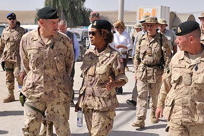 General Walter Natynczyk, Governor General Michaëlle Jean, and Canadian Forces Chief Warrant Officer Greg Lacroix in Kandahar, Afghanistan, 8 September 2009.