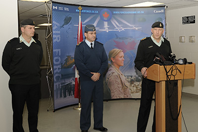 The Chief of the Defence Staff, General Walter Natynczyk, Lieutenant-General André Deschamps, Chief of the Air Staff, and Canadian Forces Chief Warrant Officer Greg Lacroix at a media conference at CFB Trenton, 10 February 2010.